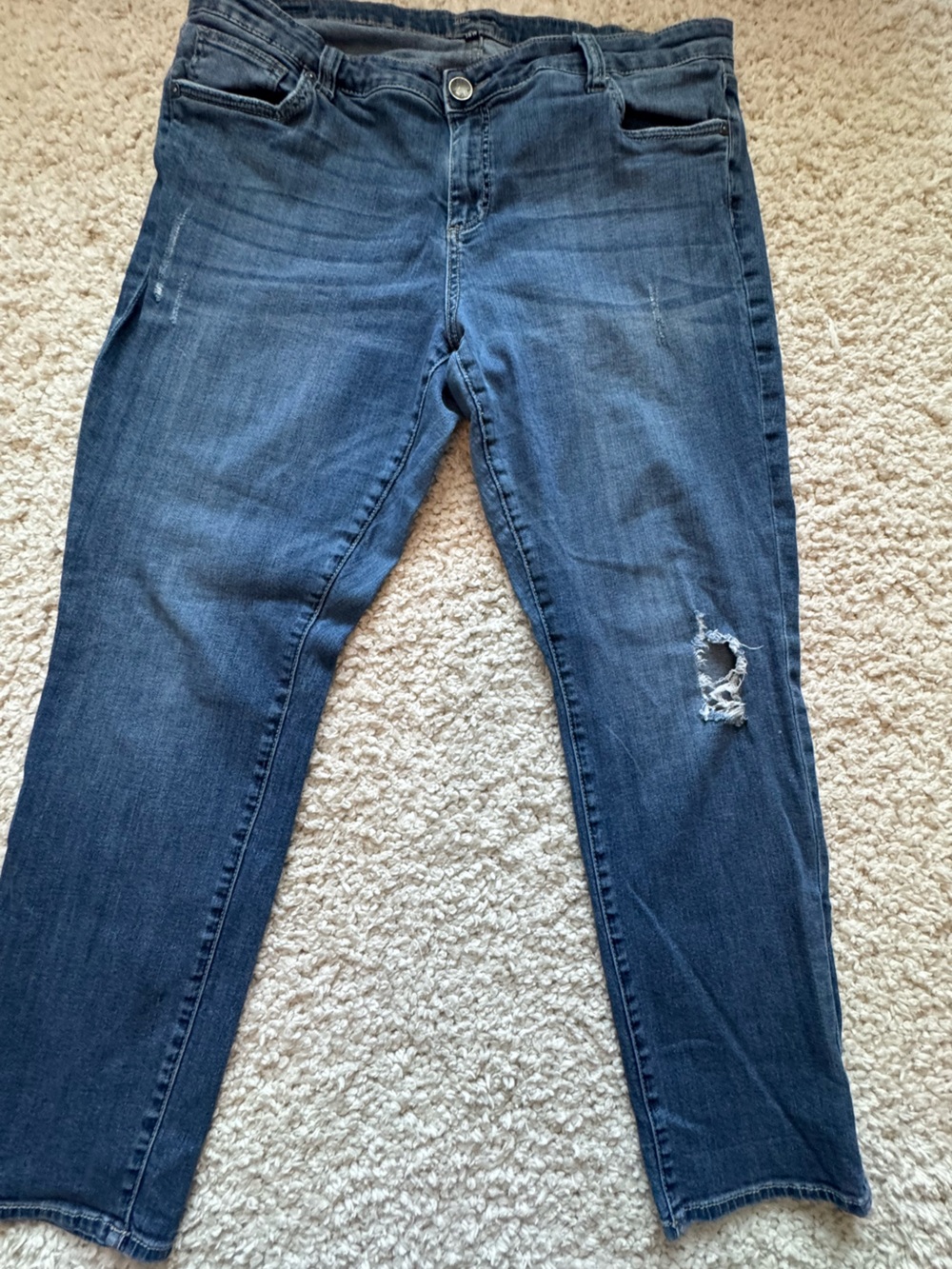 Kut from the Kloth Dark Blue Jeans with Distressed Knee